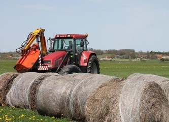 Križ: Novi traktor za održavanje zelenih površina