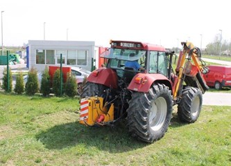Križ: Novi traktor za održavanje zelenih površina