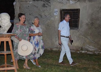 Stari podučili mlade kako su se nekada pekli pečeniki