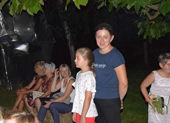 Stari podučili mlade kako su se nekada pekli pečeniki