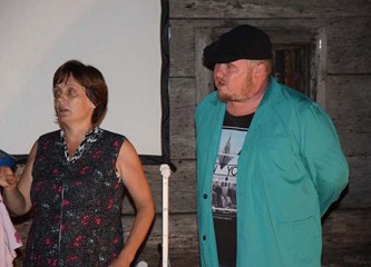 Stari podučili mlade kako su se nekada pekli pečeniki