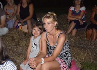 Stari podučili mlade kako su se nekada pekli pečeniki