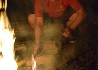 Stari podučili mlade kako su se nekada pekli pečeniki