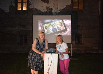 Stari podučili mlade kako su se nekada pekli pečeniki