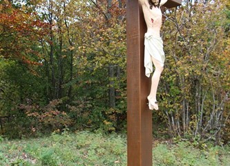 Na Japetiću postavljen križ raspetog Isusa