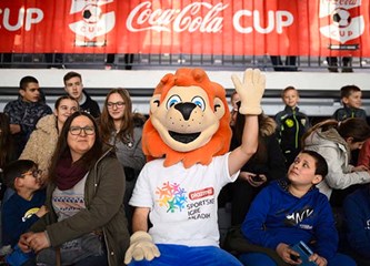 "Cola" i "Medenjačići" najbolji na otvorenju Coca-Cola Cupa u Rugvici