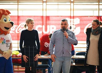 "Cola" i "Medenjačići" najbolji na otvorenju Coca-Cola Cupa u Rugvici