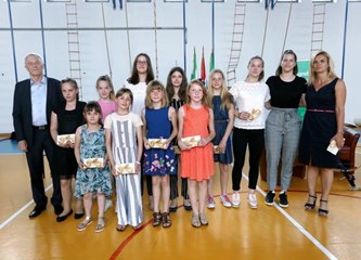 Nagrađeni najbolji sportaši osnovnih i srednjih škola u Županiji