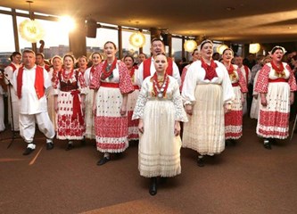 Kajkavci zavladali Lisinskim