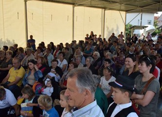 Pjesmom i plesom proslavili Ivanje