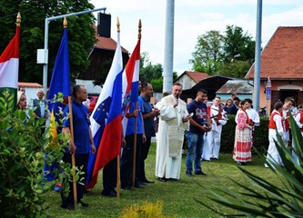 Pjesmom i plesom proslavili Ivanje