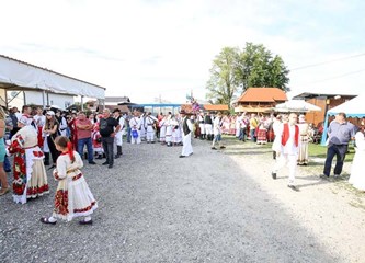 Pjesmom i plesom proslavili Ivanje