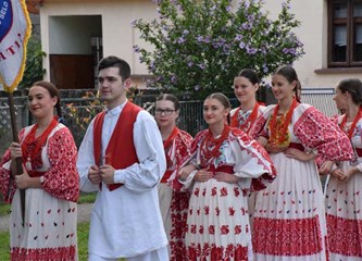 Pjesmom i plesom proslavili Ivanje