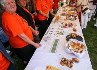 Pjesmom i plesom proslavili Ivanje