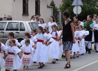 Pjesmom i plesom proslavili Ivanje