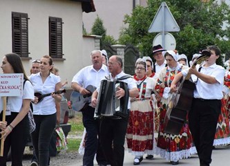 Pjesmom i plesom proslavili Ivanje