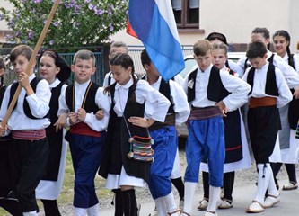 Pjesmom i plesom proslavili Ivanje