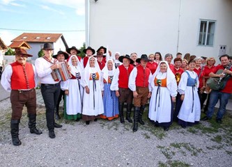 Pjesmom i plesom proslavili Ivanje