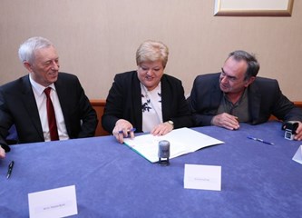 Školarce će i ove jeseni na klupama dočekati besplatni udžbenici i bilježnice