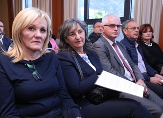Školarce će i ove jeseni na klupama dočekati besplatni udžbenici i bilježnice