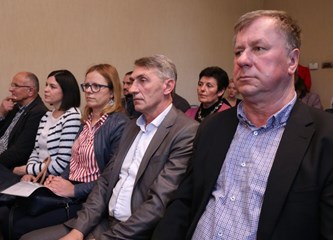 Školarce će i ove jeseni na klupama dočekati besplatni udžbenici i bilježnice