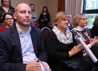 Školarce će i ove jeseni na klupama dočekati besplatni udžbenici i bilježnice