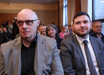 Školarce će i ove jeseni na klupama dočekati besplatni udžbenici i bilježnice