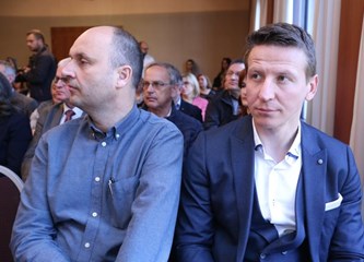 Školarce će i ove jeseni na klupama dočekati besplatni udžbenici i bilježnice