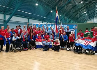 Usponovac Dominik Počekal nosio zastavu na otvaranju Europskih igara mladih