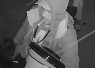 Prepoznajete li ih? Kamera 'uhvatila' provalnike koji su opelješili NK B. Jelačić Banovo i dugoselski kafić