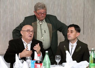 Lovački bal u Rugvici: Okupljeni lovci rezimirali godinu, kažu, pamte i bolje rezultate