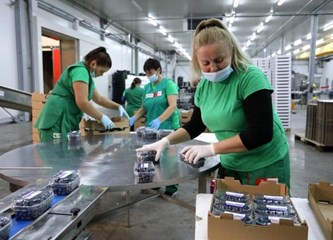 Distributivni centar za voće i povrće u Rakitovcu ima najmoderniji stroj za sortiranje jagodastog voća