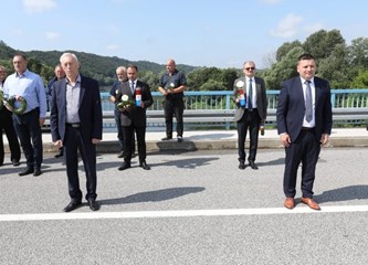 Na mostu u Pokupskom položeni vijenci u spomen na poginule branitelje Zagrebačke županije