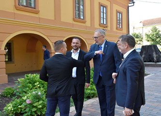 FOTO Ministra Božinovića upoznali s bogatom poviješću Turopolja, ali i podsjetili na jedno neriješeno pitanje