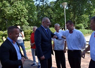FOTO Ministra Božinovića upoznali s bogatom poviješću Turopolja, ali i podsjetili na jedno neriješeno pitanje
