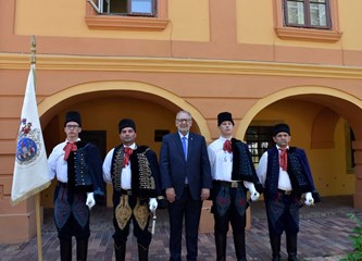 FOTO Ministra Božinovića upoznali s bogatom poviješću Turopolja, ali i podsjetili na jedno neriješeno pitanje