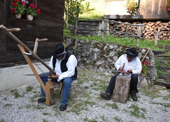 Etno udruga Sveta Jana oživjela stari običaj košnje trave