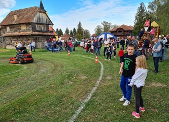 Kestenijada i utrka na kosilicama privukla u Buševec brojne posjetitelje