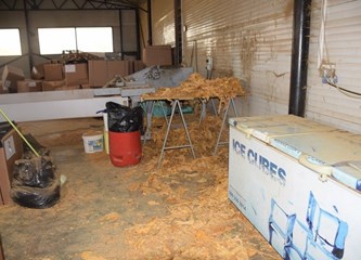 Pronađeno skladište sa 7 tona duhana! Muškarac ga pakirao pa preprodavao po Samoboru