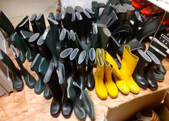 Veliko srce Vrbovčana: Kamper pun čizmama i toplih jakni krenuo za stradala područja