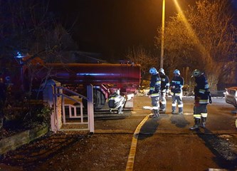 Požar kraj Jaske: Zapalio se svinjac, ugušile se svinje i kokoši