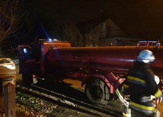 Požar kraj Jaske: Zapalio se svinjac, ugušile se svinje i kokoši