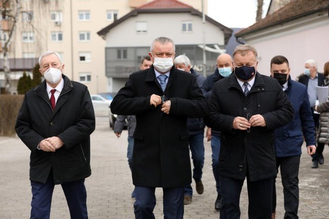 U županiji potresom oštećeno 3738 objekata, stradale u Zaprešiću obišao ministar Darko Horvat