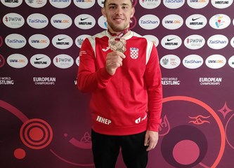 Klinča Sela slave: Antonio Kamenjašević brončani na Prvenstvu Europe u hrvanju