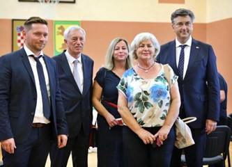 Premijer Plenković počasni građanin Farkaševca! Povelja mu uručena na proslavi Dana općine