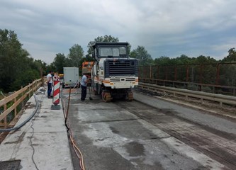 FOTO: Nadvožnjak u Rugvici zatvoren za promet, počeli radovi