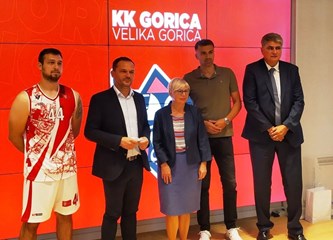 [FOTO] Spektakularno predstavljanje novih dresova i momčadi KK Gorica kod Muzeja Turopolja: Naše ambicije su velike!