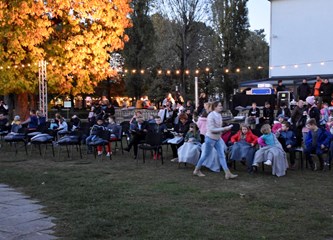 FOTO Jesenski ugođaj u središnjem goričkom parku uz film i kestene pružila nova manifestacija "Via kino"