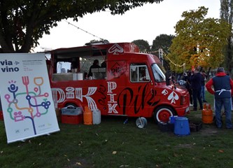 FOTO Jesenski ugođaj u središnjem goričkom parku uz film i kestene pružila nova manifestacija "Via kino"