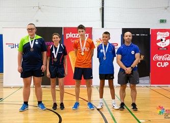 Luka Tepeš i Ana Znika zlatnom i srebrnom medaljom osigurali plasman na međunarodnu završnicu Plazma Sportskih igara mladih u stolnom tenisu